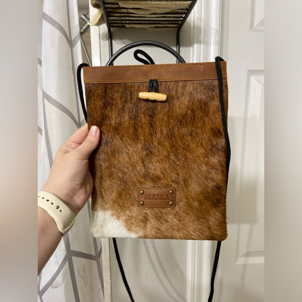 The Loom Alaska Crossbody bag, purse, great condition 

MMAO